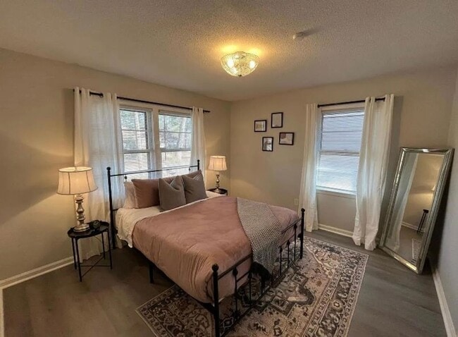 Building Photo - 306 S Marble St