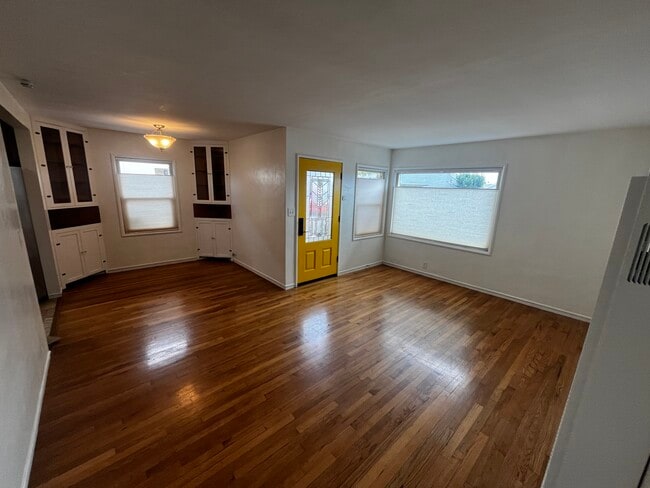 Building Photo - 2727 Gaynor Ave