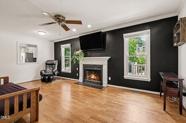 Building Photo - 302 Hutchins Dr