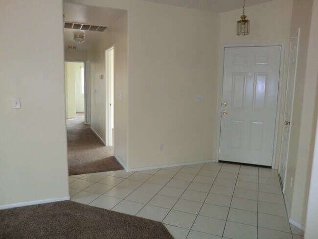 Foto del edificio - 7110 Rogue River Dr