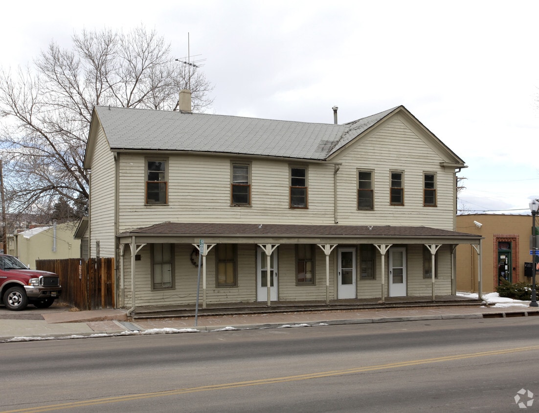Building Photo - 415-419 N Perry St