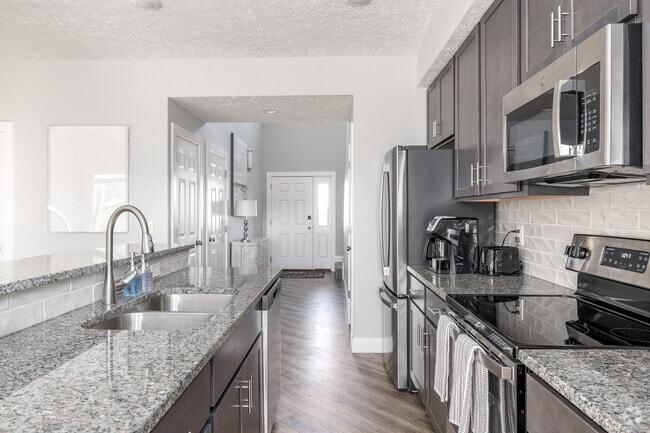 2BR, 2.5BA - 2,000SF - Kitchen - 3396-3442 Summers Gate Dr