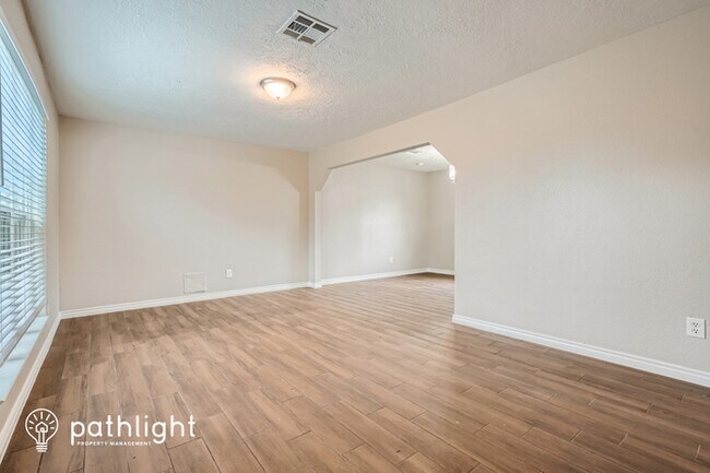 Building Photo - 9810 Wren Street, La Porte, TX, 77571