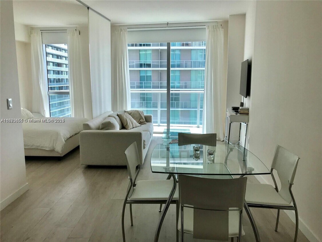 Foto principal - 1100S S Miami Ave