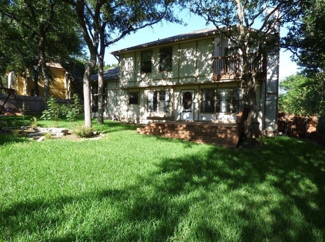 Building Photo - 10702 Mcfarlie Cove