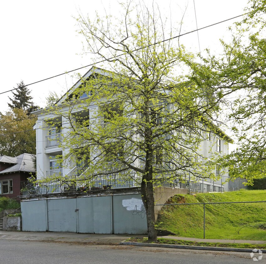 Building Photo - 4804 N Albina Ave