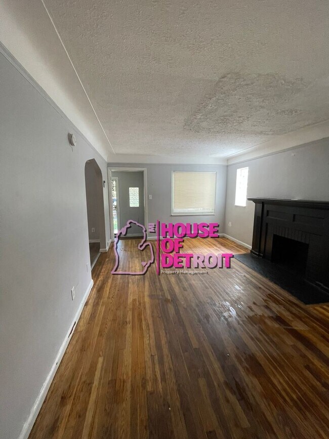 Building Photo - 3 BEDROOM | 1 BATH | FREE PRE SCREEN
