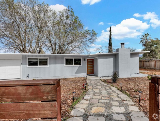 Building Photo - 1167 Temple Dr