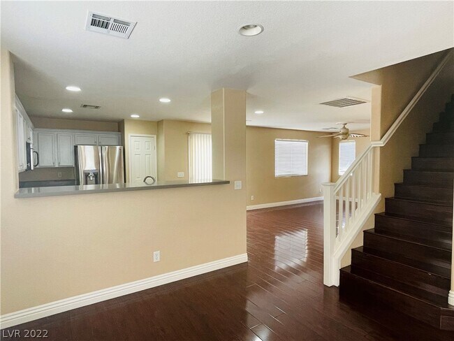 Building Photo - 5986 Ambleshire Ave