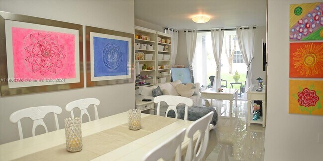 Foto del edificio - 4560 NW 107th Ave