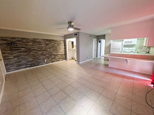 Building Photo - 6165 Coolidge Blvd