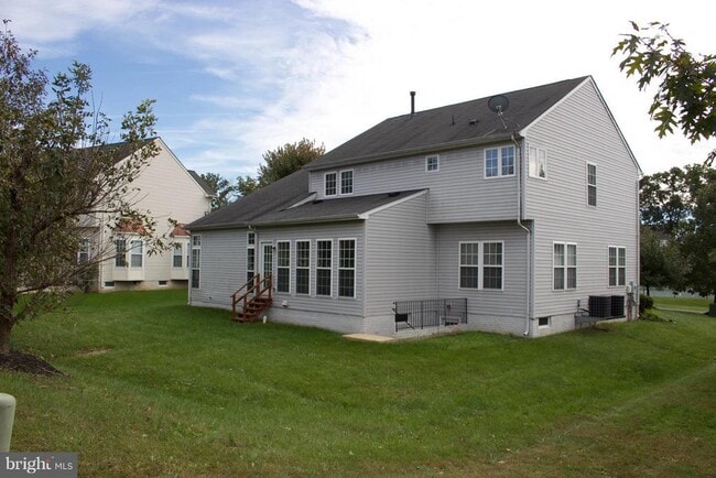 Building Photo - 42038 Cherish Ct