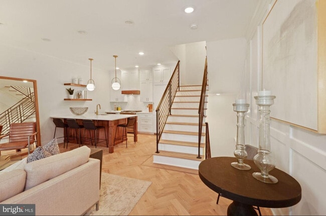 Foto del edificio - 614 Otis Pl NW