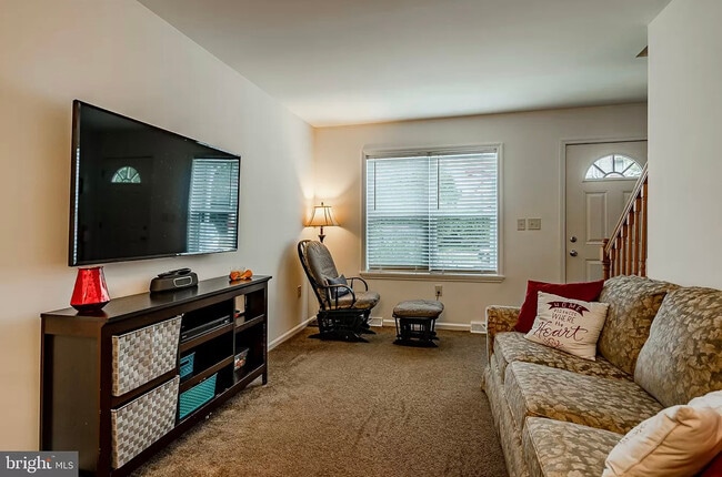 Sala de estar - 122 Belvedere Ave