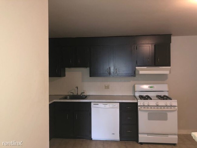 Foto del edificio - 2 br, 1 bath Apartment - 101 Upton Street