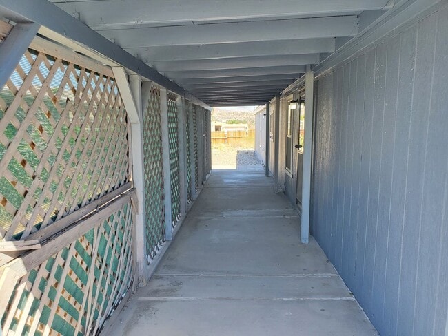 Building Photo - 2 Bedroom Located in Bullhead City