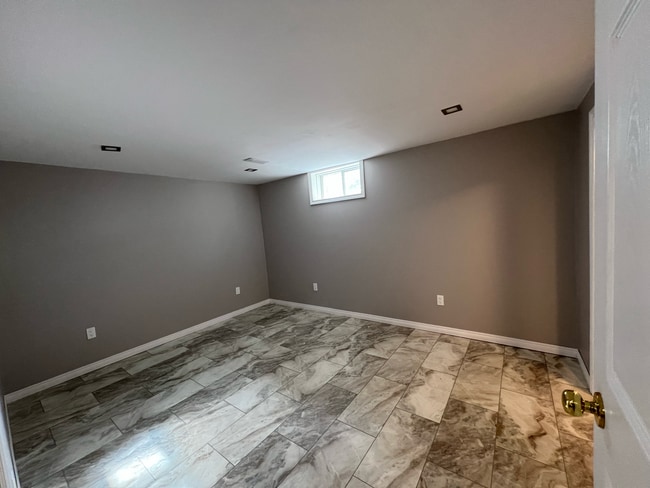 Building Photo - 219 Mountain View Dr