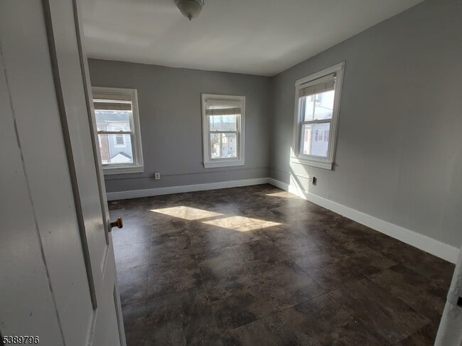 Building Photo - 241 Mercer St