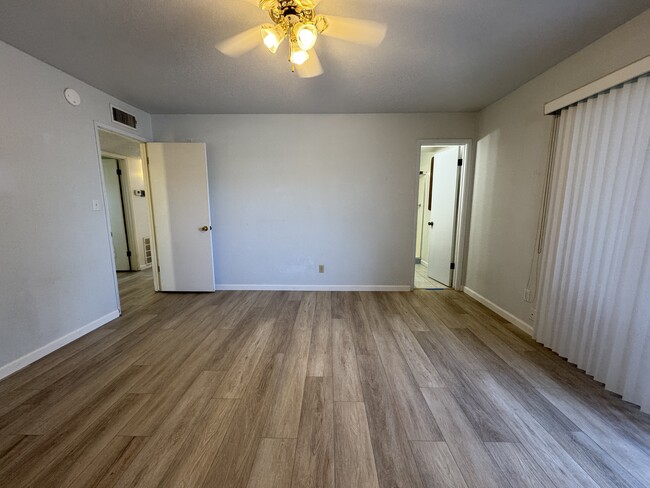 Building Photo - 1122 Avenida de las Estrellas