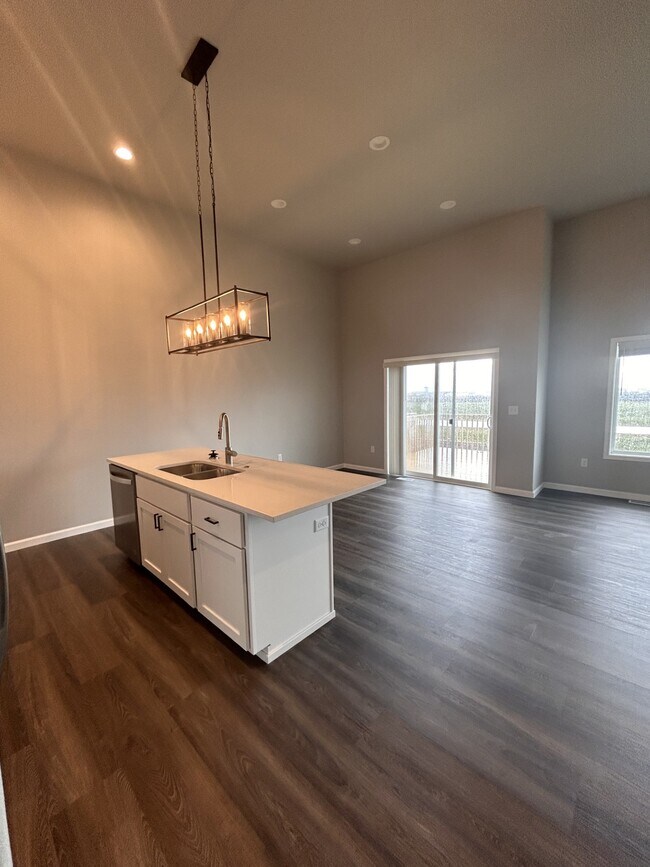 Building Photo - 748 United Dr