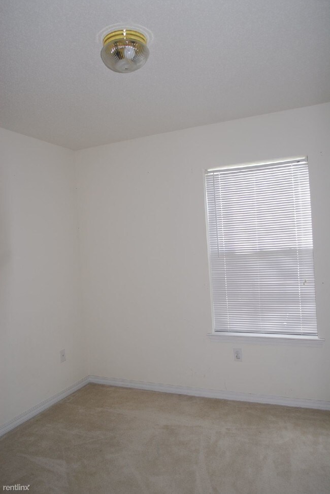 Building Photo - 13204 Warren Dr