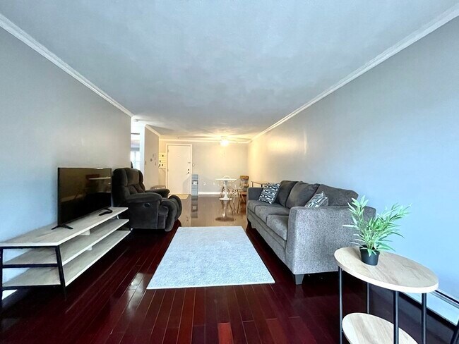 Building Photo - 14 Kenmar Dr