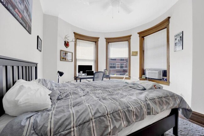 Foto del edificio - 3 bedroom in Chicago IL 60613