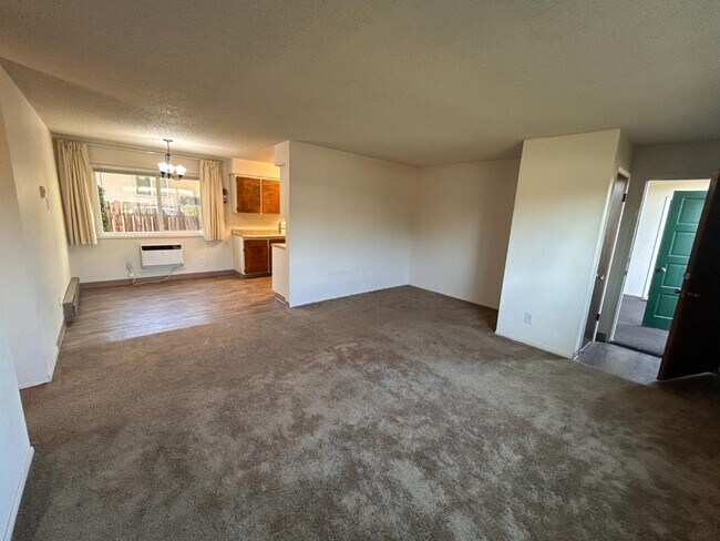 Building Photo - 225 N 8th St