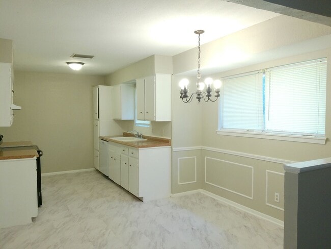 Foto del edificio - 4622 Newbury Ln