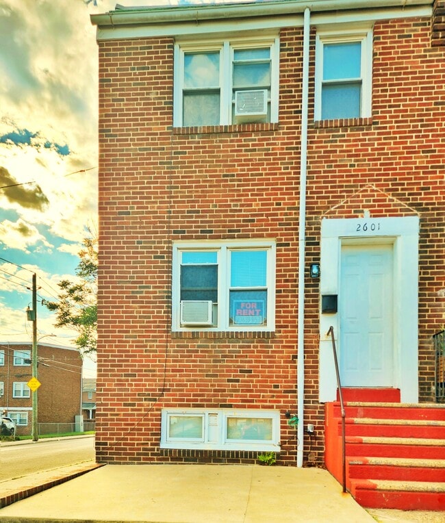 Building Photo - 2601 N Heald St