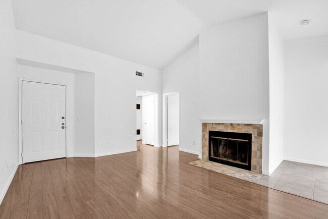 Building Photo - 906 Forest Run