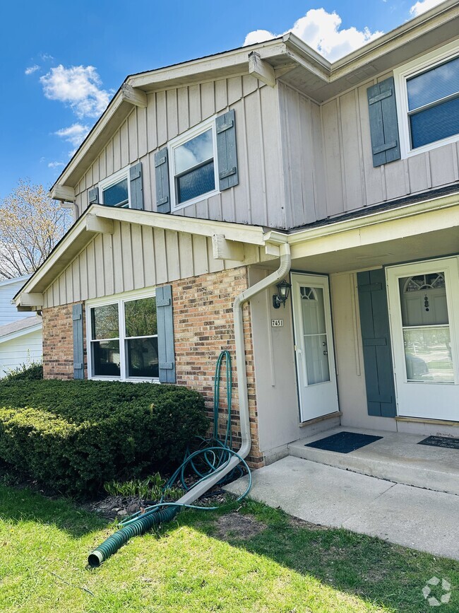 Building Photo - 7451 Highview Dr