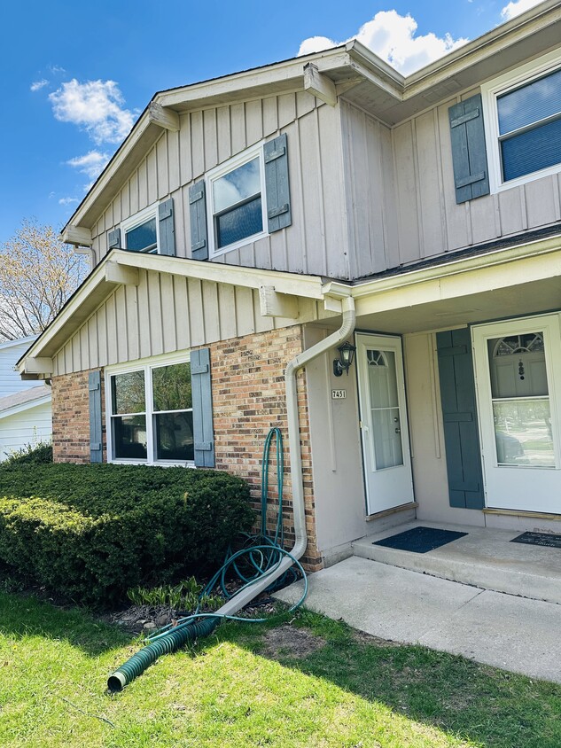 Primary Photo - 7451 Highview Dr