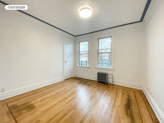 Foto del edificio - 2035 Radcliff Ave
