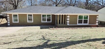 Building Photo - 1612 Lynn Hvn Ave