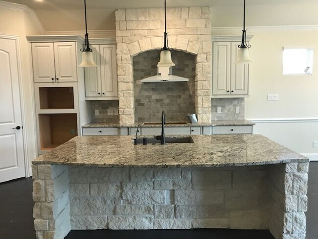Building Photo - 3750 Pinebrook Hollow Ln