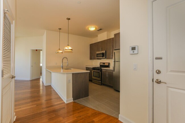 Foto del edificio - 2/Bedroom 2/ Full Bath - A+ Waterfront Location Near Ferry