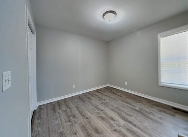 Foto del edificio - 500 Parnell Dr