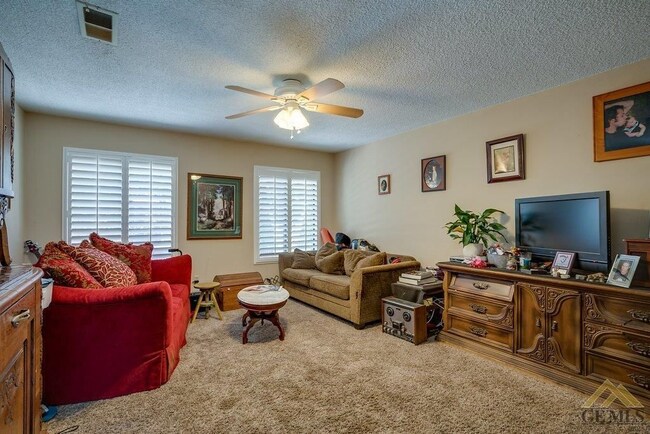 Building Photo - 4701 La Mirada Dr