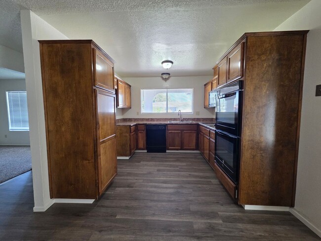 Foto del edificio - 7217 Cranbrook Ave