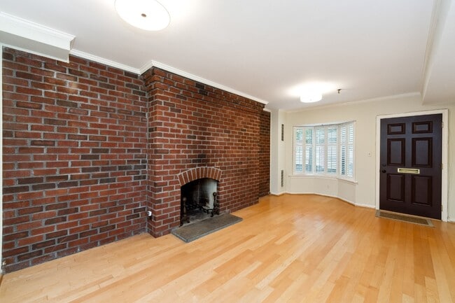 Foto del edificio - 3246 Grace St NW