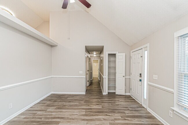 Foto del edificio - 1024 Alderleaf Dr