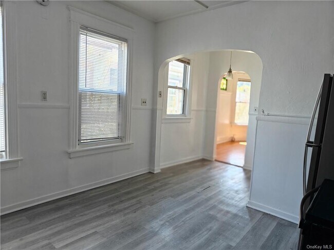 Building Photo - 27 Franklin St