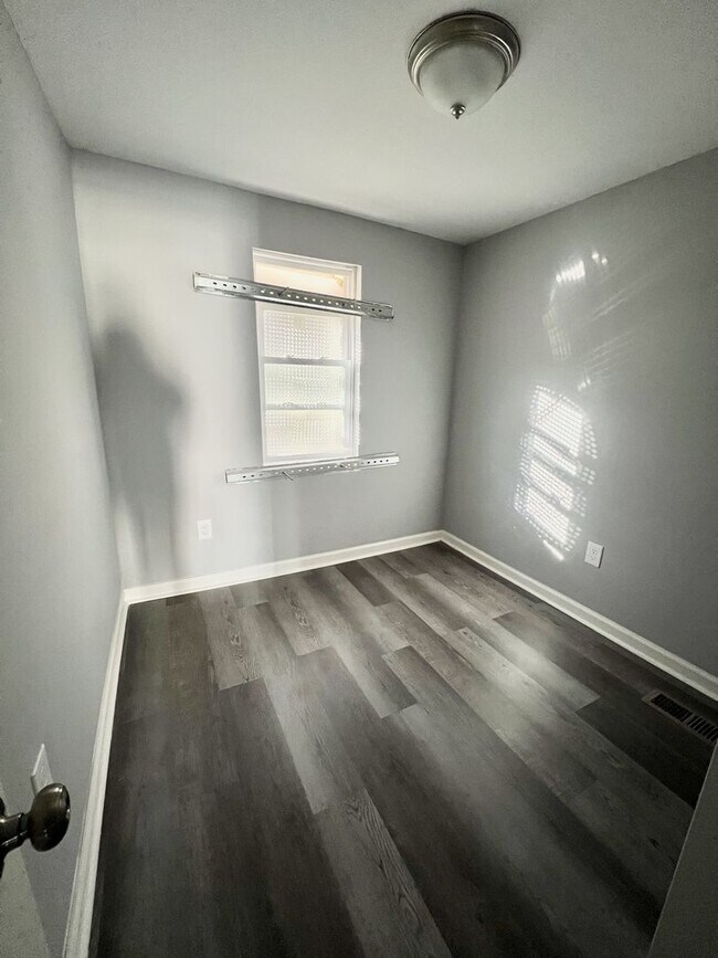 Foto del edificio - Recently rehabbed townhouse available in W...