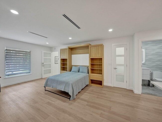 Building Photo - 32 Seabreeze Ave