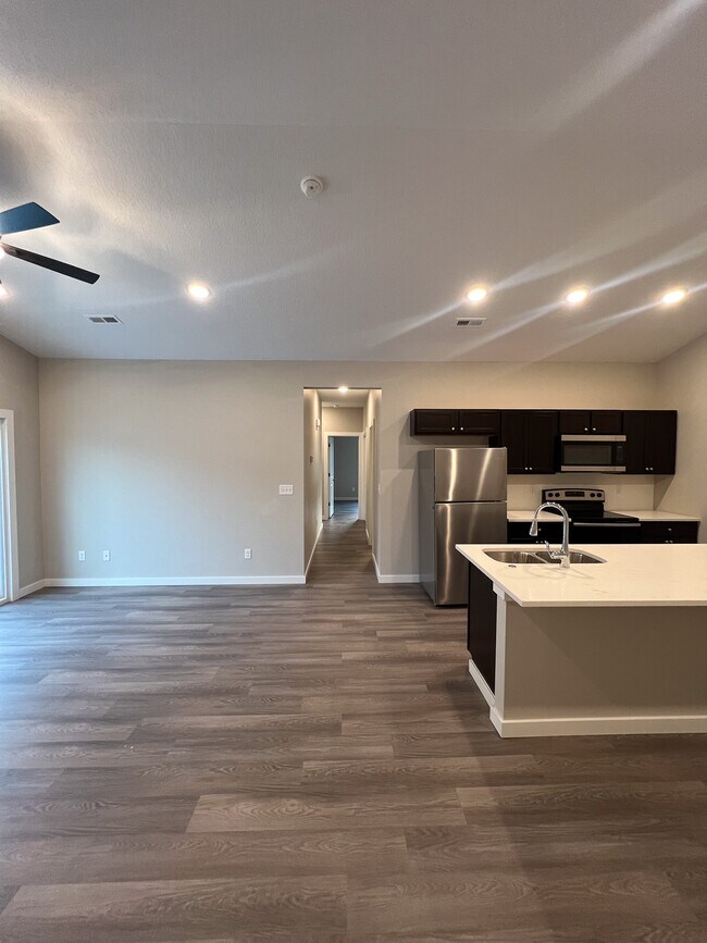 Foto del edificio - 5185 N Cypress St