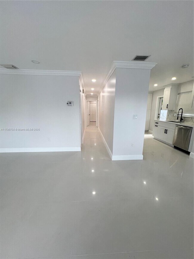 Foto del edificio - 3040 SW 16th Ter