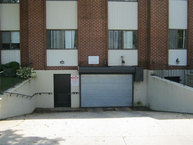 Foto del edificio - 146 McGlynn Pl