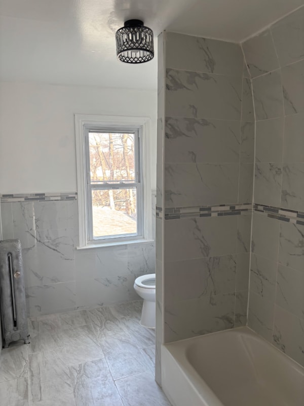 Building Photo - 52 Hilton St