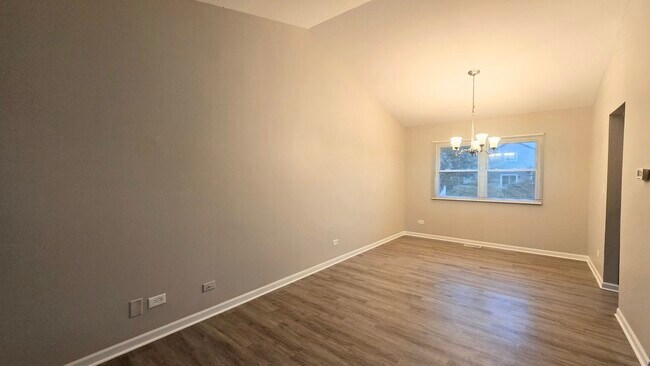 Building Photo - 122 Canton Ln